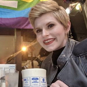 Meet your Posher, Alicia